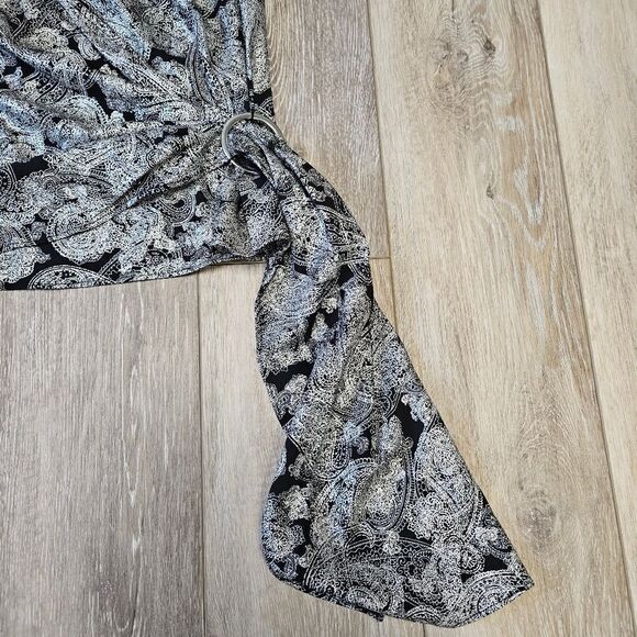 Michael Kors Black Silver Foil Paisley Wrap Top Blouse Women's Medium Tie Side - Picture 12 of 14